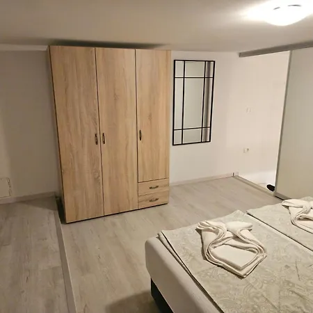Ela 6 * Piran