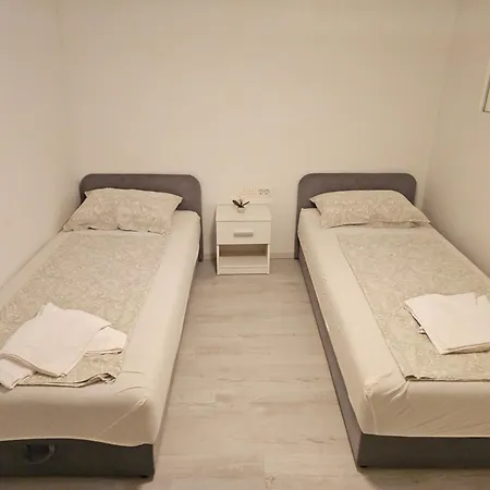 Ela 6 Apartment *